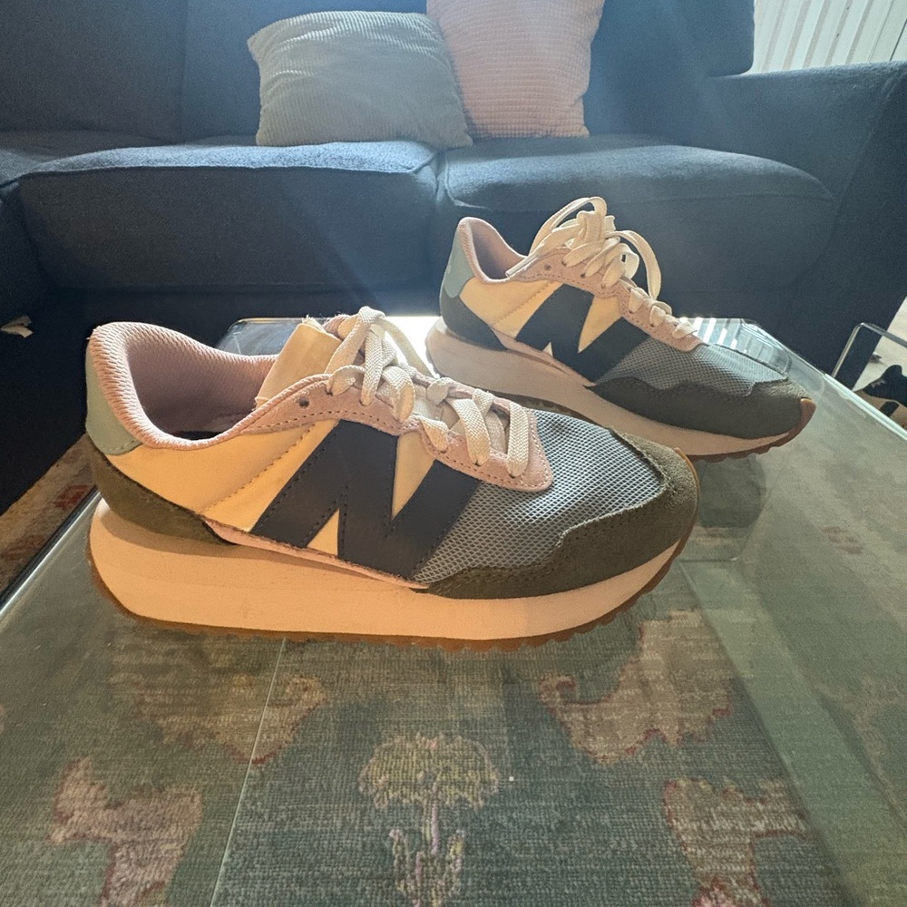 New balance sneaker 237 size 5.5
